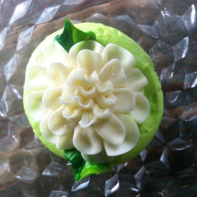 mum white $4.75